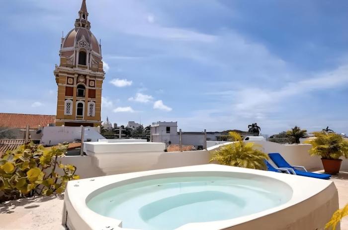 Edificio Ayos dentro la ciudad amurallada