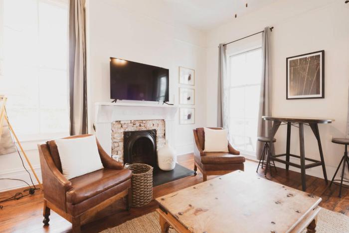 2BDR 2BATH Prime Location Walk to Forsyth Park!