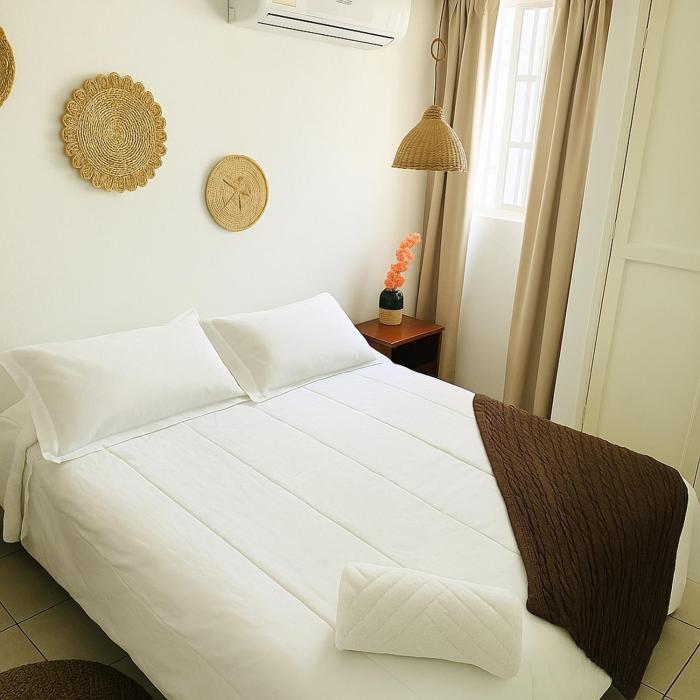 Habitación en apartamento compartido al frente del cc Unico