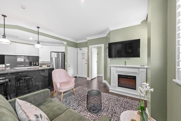 Historic 2BR in City Center - Walk to Everything!