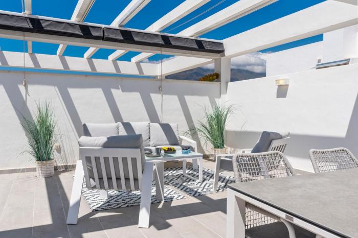 Luxury penthouse with beautiful rooftop at top location