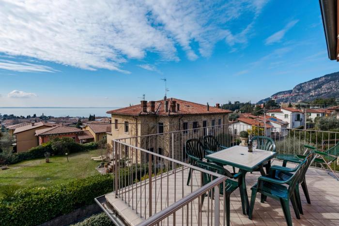 TERRAZZA DI GARDA - Regarda Travel