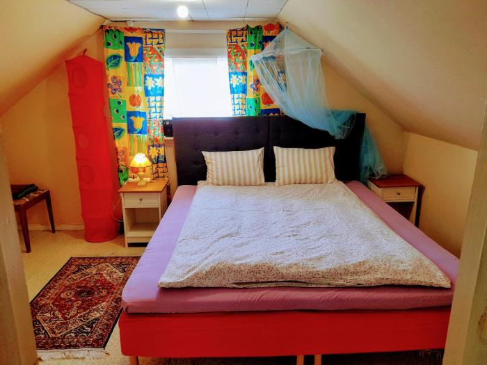 Small bedroom, outside toilet, shower kitchen, 120 m from Sandbach