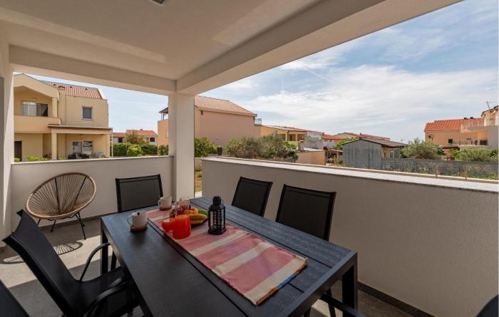 Lovely Apartment In Povljana With Wifi