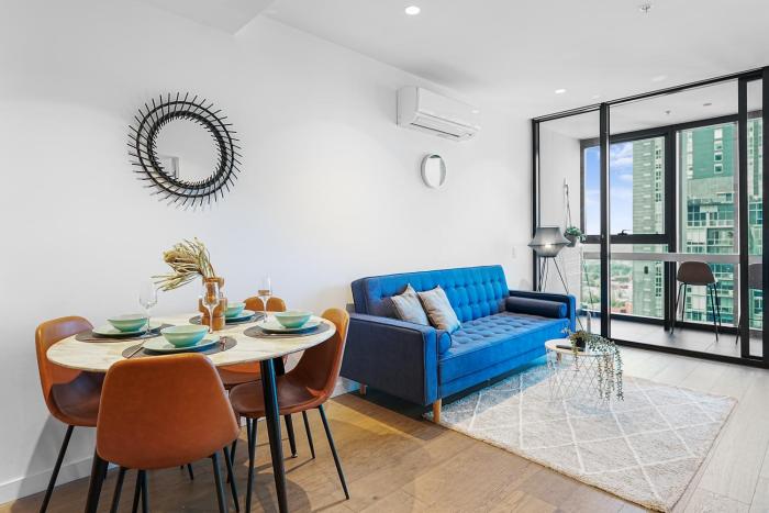 Elegant High Rise 2 Bed Apt near Melb CBD RMIT