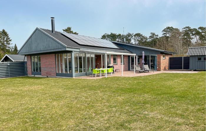 Cozy Home In Fårevejle