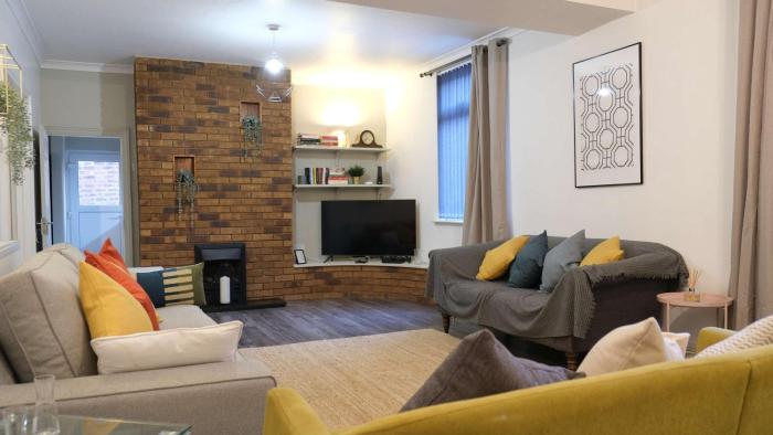 Lovely 5 Bedroom Home w Garden near Northampton