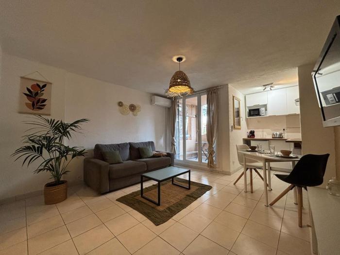 Studio with pool and tennis