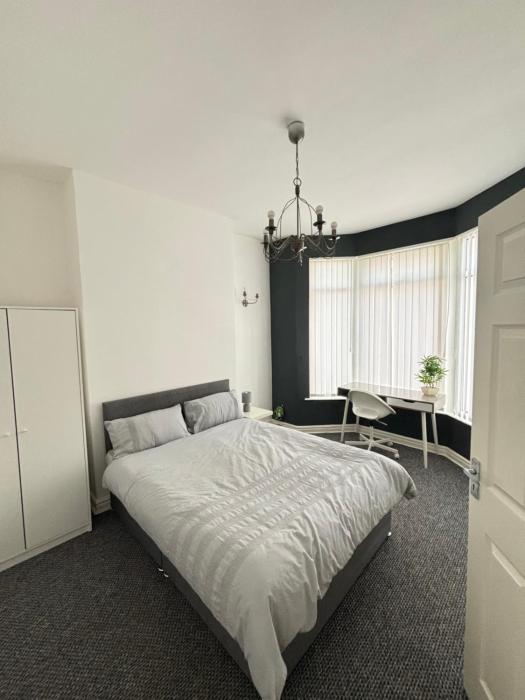 Cozy double bedroom near Anfield stadium