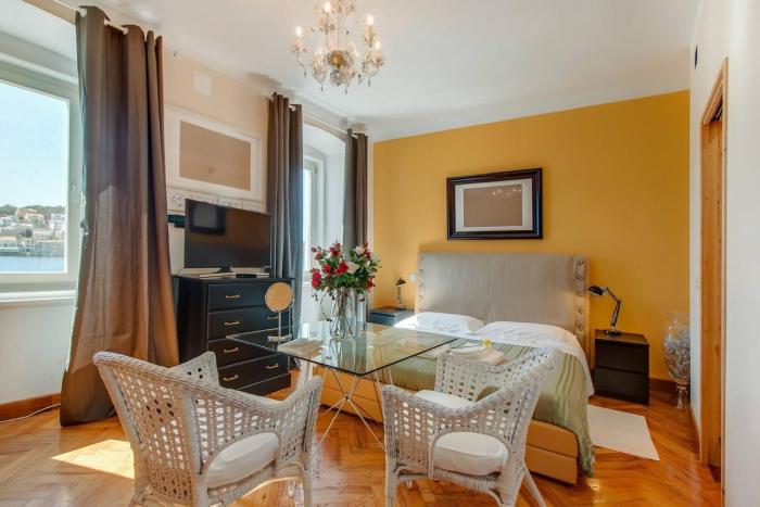 Sea view apartment Vindobona 2 modern stay with parking in Mali Lošinj Center