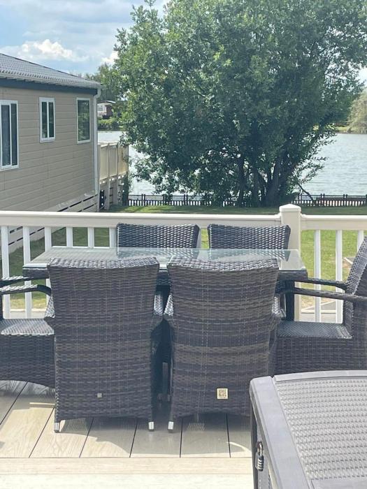 Blenheim Hot Tub Lodge