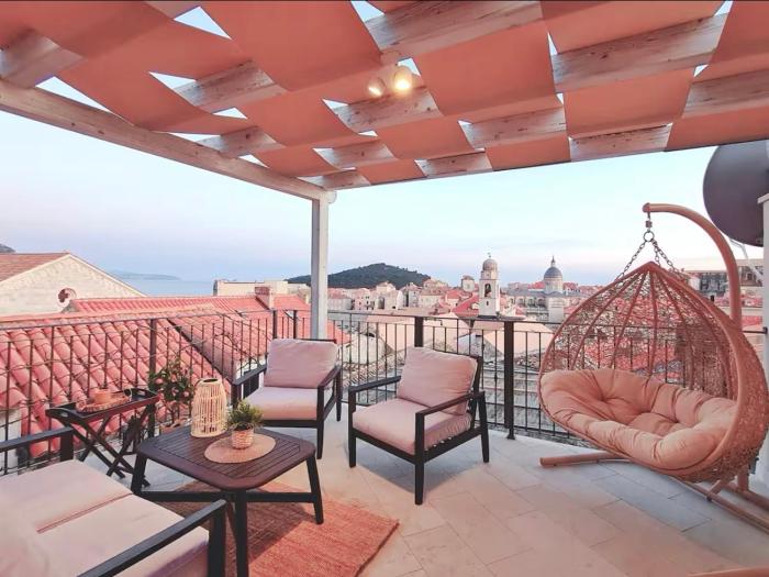 AuRoom Superior Room & terrace- Central Old Town