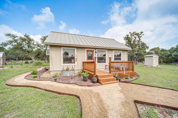 8 Mi to Dtwn Wimberley Cabin Retreat on 5 Acres!