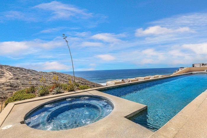 Cerritos Luxury Ocean Views & Resort Style Pool