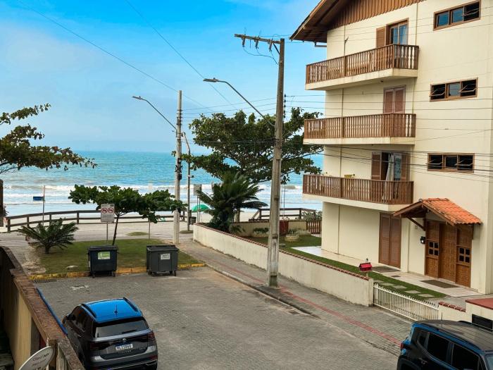 PÉ NA AREIA 30 passos do mar Apto 101