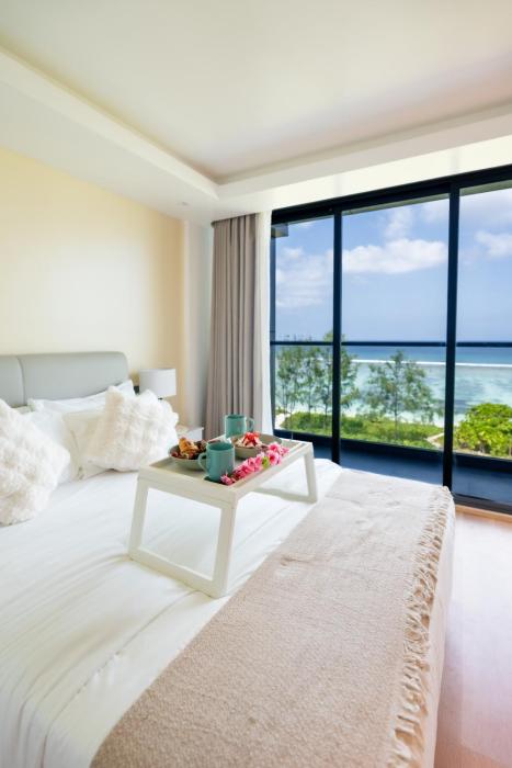 Lazzlla Beachfront Oceanfront Apartments