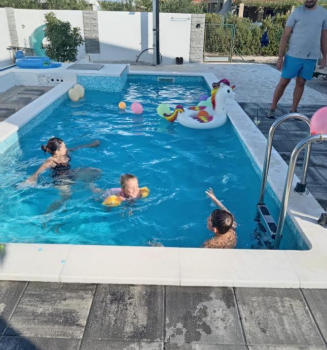 Elite Vila Bogdanovici with pool & grill