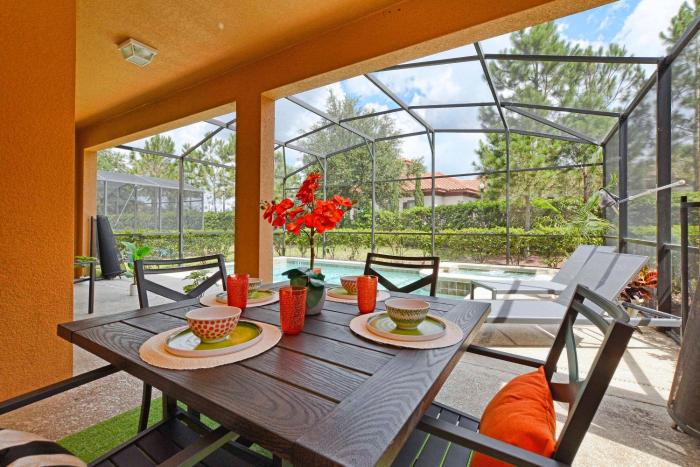 Solterra - 6 Bedrooms House Wpool-7033Srr