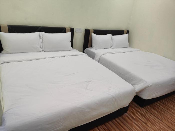 Reds Roomstay Pantai Penarik 4