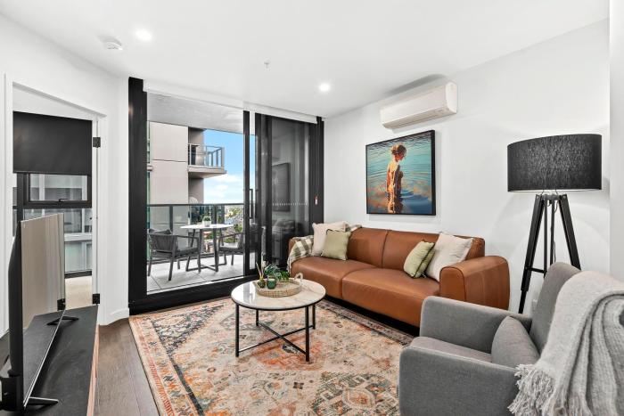 Stylish Valley Pad with City Views, Rooftop and Wi-Fi