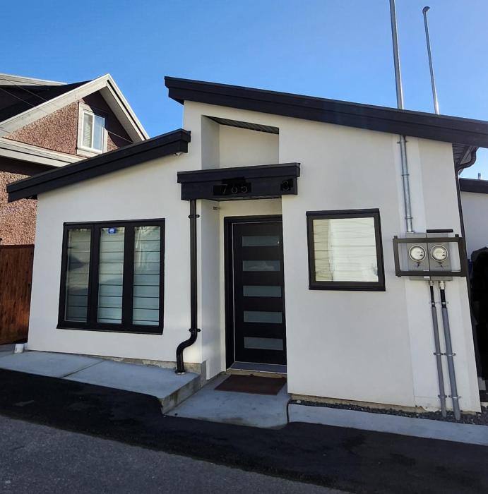 New Detached Guesthouse - Free Parking -10 mins to YVR & Downtown