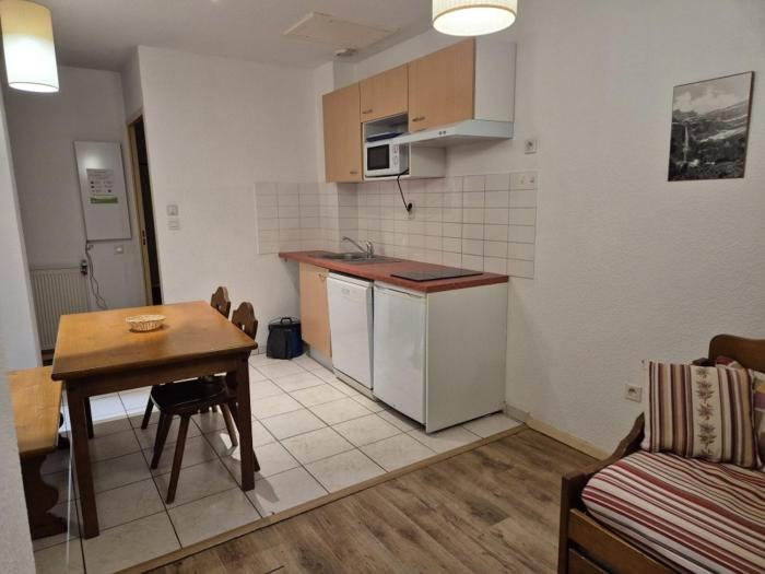 Appartement T2 avec Terrasse et Parking à Cauterets - FR-1-234-337