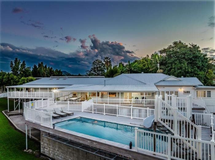 Hamptons White House