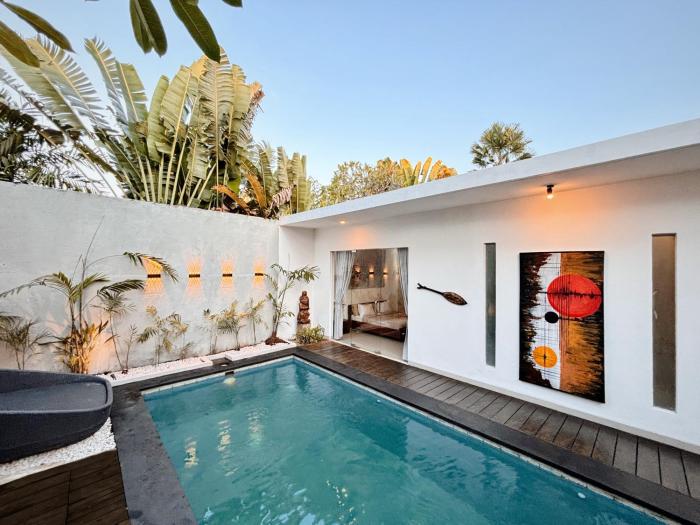 Modern 2 BR villa seminyak center.