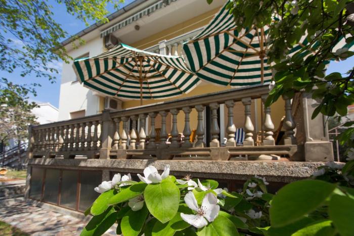 Apartman s velikim dvoristem