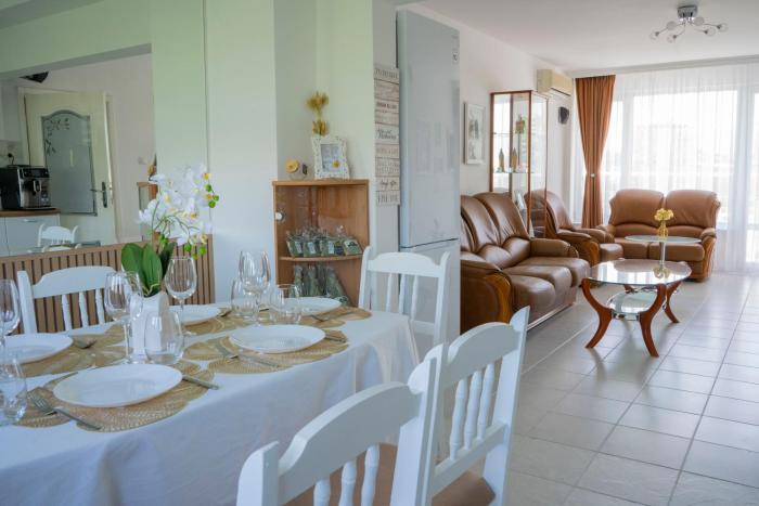 MirrArt House - Просторен луксозен апартамент - 3 спални - 2 бани - Топ център