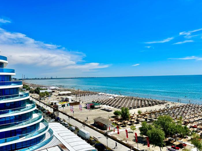 WHITE TITANIC LUXURY Sea View & Studios