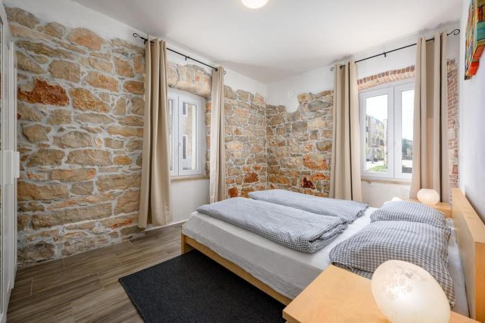 CENTER house with apartments