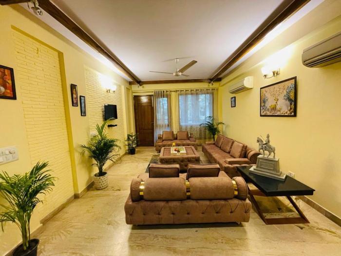Divine India Service Apartment 4Bhk,D-36, Saket