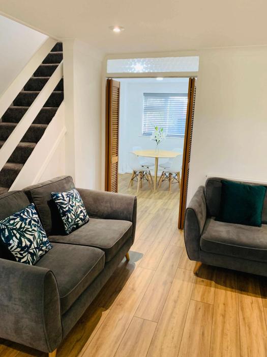 Spacious 3 Bedroom Home with Garden in Farnham