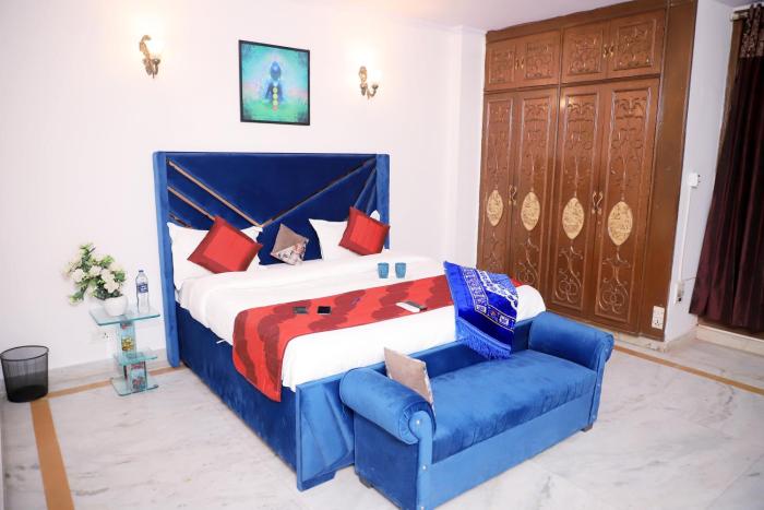 Divine India Service Apartment,2Bhk, D-198, Near Max Hospital SAKET
