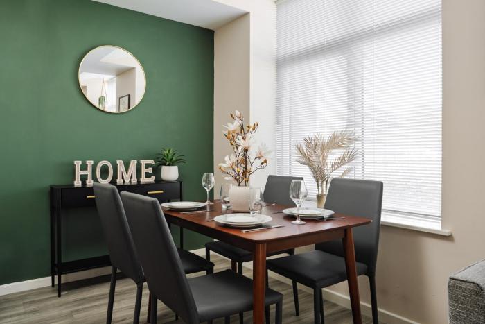 Central Apartment with 2 Parking Spaces!