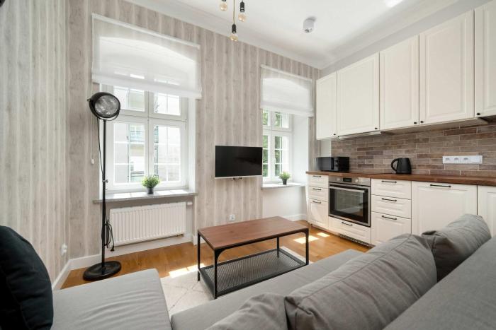 Stylish Apartment in Wrocław Near the Old Town by Noclegi Renters