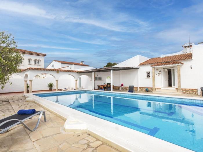 Villa Junqué-Verdure by Interhome