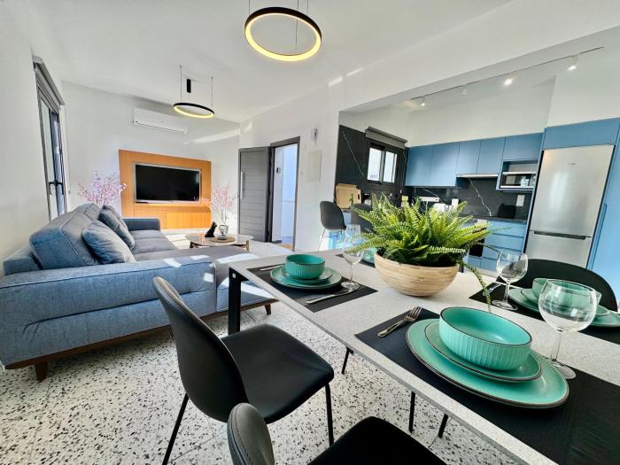 Luxury 2 Bedroom Apartment with 2 Balconys and Seaview