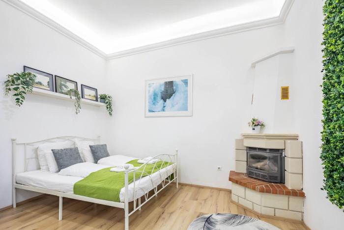 Central - Large and Comfy