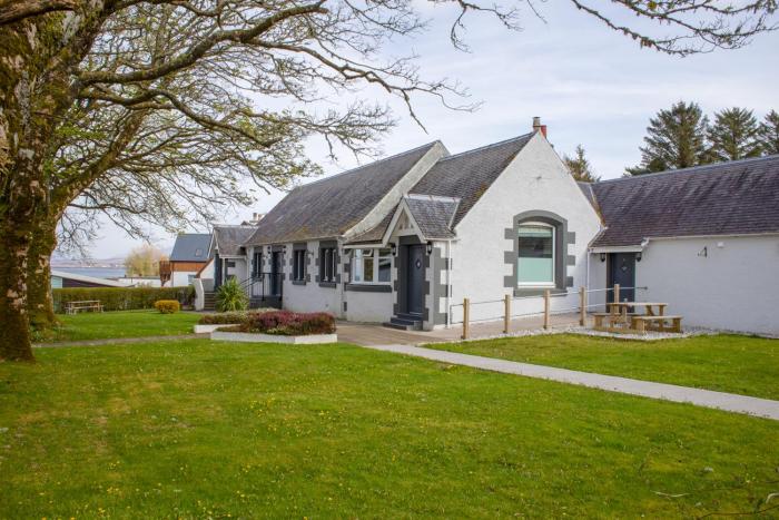 Bonnie Lodge by Broadford Hotel