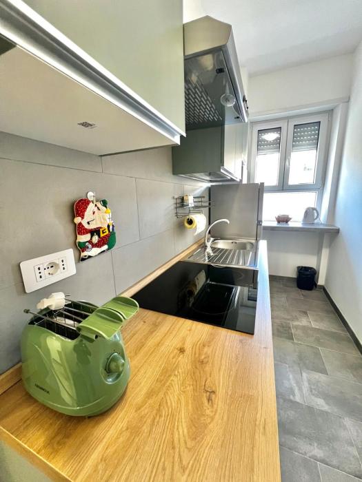 New and cozy Metro Parking Train to airport