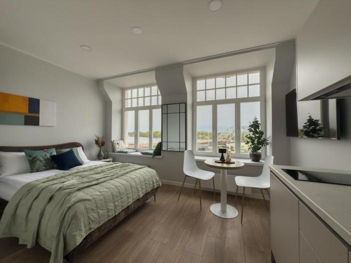 Bright & Cozy Studio Overlooking the River