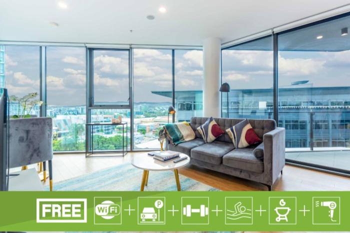 Stunning Getaway One King Bed with Unlimited Wi-Fi