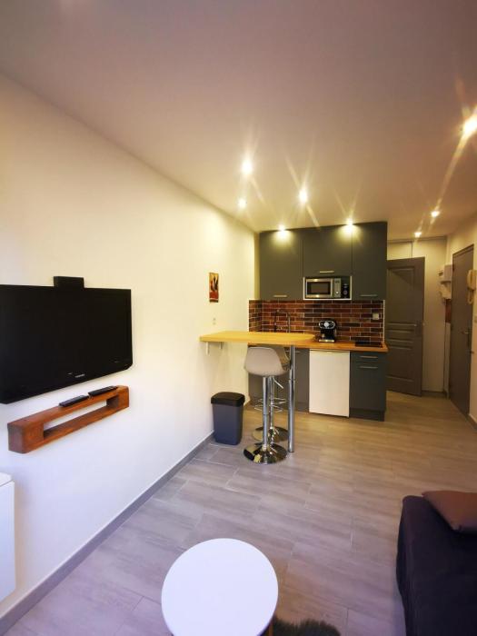 Cozy Studio in Juan les Pins 700m from Beach