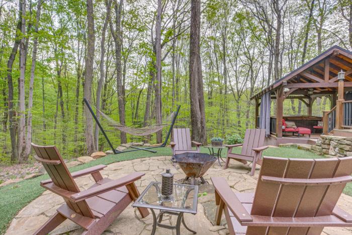 Hocking Hills Social Distance Cabin with Hot Tub