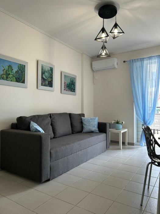 DM Apartment 2 - Only 4 from Rafina Port & 2 from the beach