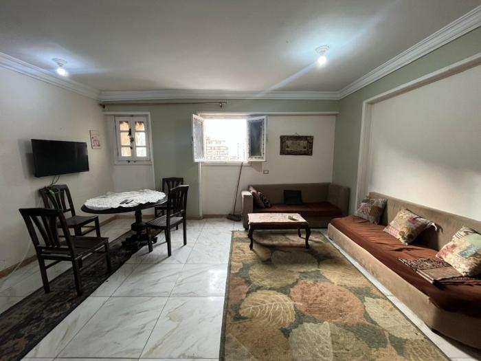 شقه فى قلب سيدى بشر محمد نجيب قريبه من البحر