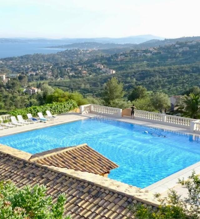 Elegant Duplex, pool and beach