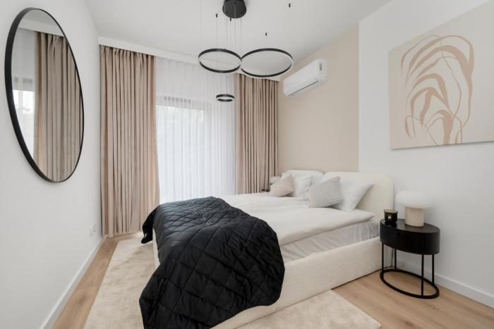 Stylish Apartment with Balcony & Parking in the Old Town of Wrocław by Noclegi Renters